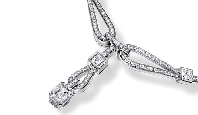 BREGUET｜ブレゲ　ネックレス　：18K ホワイトゴールド、　ブリリアントカットダイアモンド パヴェ TW/IF-VVS 231石 （10.44ct）、プリンセスカットダイヤモンド TW/IF-VVS 3石 （1.32ct）、　エメラルドカットダイヤモンド G/VS2 2石 （2.63ct）