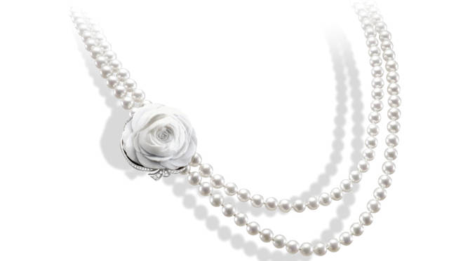 BREGUET｜ブレゲ　ロングネックレス　：18K ホワイトゴールド、　ダイアモンド パヴェ TW/IF-VVS 68石、ローズフラワー手彫りカメオ装飾、　アコヤパール 185個