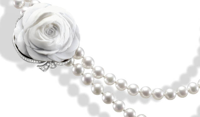 BREGUET｜ブレゲ　ロングネックレス　：18K ホワイトゴールド、　ダイアモンド パヴェ TW/IF-VVS 68石、ローズフラワー手彫りカメオ装飾、　アコヤパール 185個