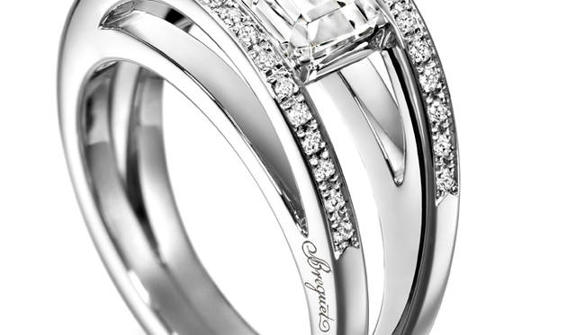 BREGUET｜ブレゲ　リング　：18K ホワイトゴールド、　エメラルドカットダイヤモンド （約1.00ct）、　ダイヤモンド TW/IF-VVS 34石