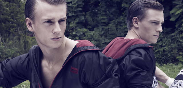 ナイロンパーカ9975円　すべてオニツカタイガー（アシックスお客様相談室 Tel.03-3624-1814）