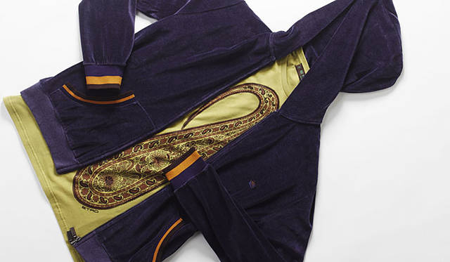 　トップス6万1950円、Tシャツ3万1500円