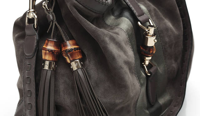 <strong>GUCCI｜グッチ</strong>　フリーダ・ジャンニーニのトレードマーク、レザーのロングタッセルにも、あたらしいバンブーディテールが。