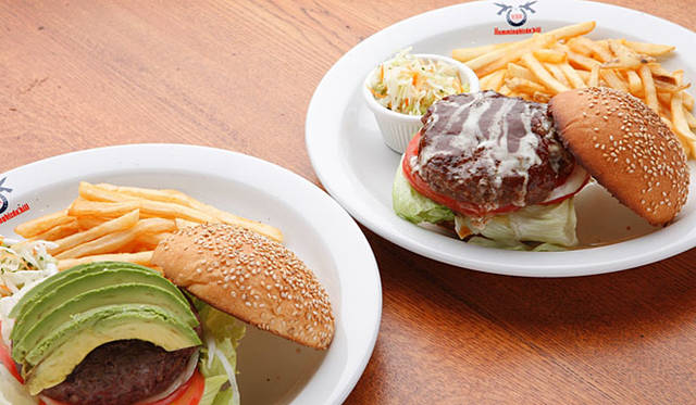 アメリカンレストラン＆バー「Hummingbirds’hill（ハミングバーズヒル）」