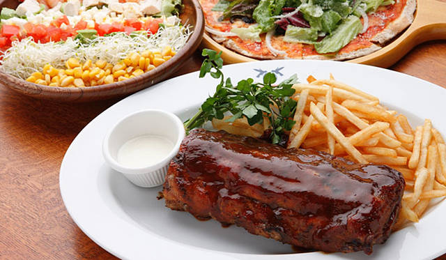 アメリカンレストラン＆バー「Hummingbirds’hill（ハミングバーズヒル）」