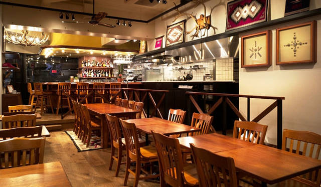 アメリカンレストラン＆バー「Hummingbirds’hill（ハミングバーズヒル）」