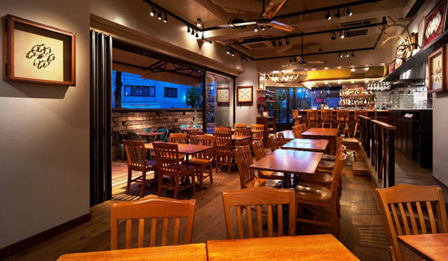 アメリカンレストラン＆バー「Hummingbirds’hill（ハミングバーズヒル）」