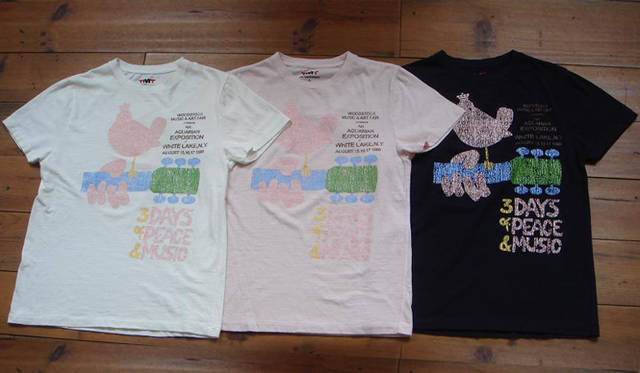「WOODSTOCK×TMT」T-SHIRT（表）9240円<br> WOODSTOCK is a registered trademark of UFS, Inc. © 2009 Woodstock Ventures LC