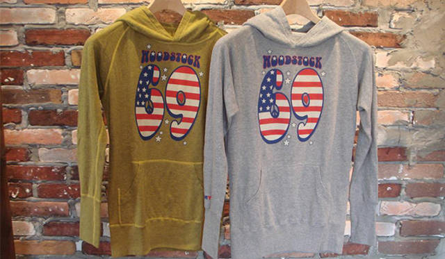 「WOODSTOCK×TMT」PARKA（表）1万6800円<br> WOODSTOCK is a registered trademark of UFS, Inc. © 2009 Woodstock Ventures LC