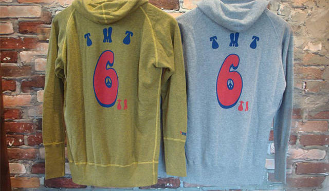 「WOODSTOCK×TMT」PARKA（裏）1万6800円<br> WOODSTOCK is a registered trademark of UFS, Inc. © 2009 Woodstock Ventures LC