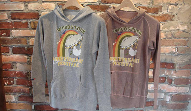 「WOODSTOCK×TMT」PARKA（表）1万6800円<br> WOODSTOCK is a registered trademark of UFS, Inc. © 2009 Woodstock Ventures LC