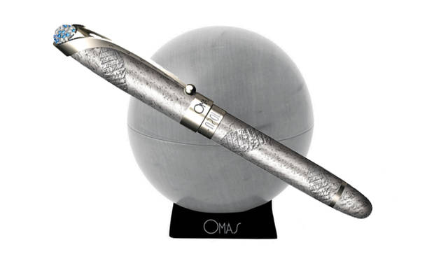 オマス「ONE SMALL STEP」パッケージとピストン吸入式万年筆