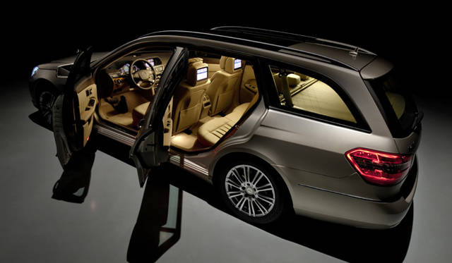 <b>Mercedes-Benz E Class Wagon｜メルセデス・ベンツ Eクラスワゴン</b>