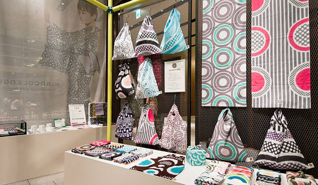 「HIROCOLEDGE SPECIAL STORE 2009」東京ミッドタウン ガレリア地下1階アトリウム前