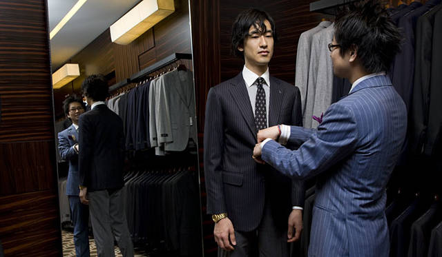 <b>BARNEYS NEW YORK｜バーニーズ　ニューヨーク</b>　“PATTERN ORDER”<br>好みのモデルの体型に近いサイズを選び、実際に着用して修正・採寸する