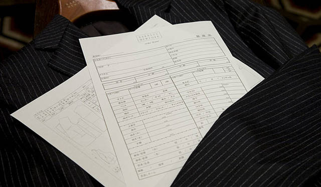 <b>BARNEYS NEW YORK｜バーニーズ　ニューヨーク</b>　“PATTERN ORDER”<br>バーニーズ　ニューヨークのオーダーシート。一度採寸すれば、体型の変化のない限り、次回からはデータが生かせるのもうれしい