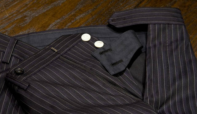 <b>BANEYS NEW YORK│バーニーズ　ニューヨーク</b>　パンツには“パンチェリーナ”を搭載。腰まわりをフィットさせながら、自然なゆとりをうみだす