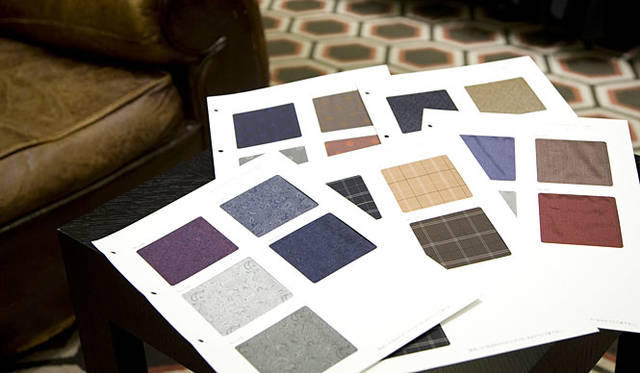 <b>BANEYS NEW YORK│バーニーズ　ニューヨーク</b>　生地が決まったら裏地もセレクト