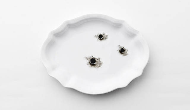 “ixc. COLLEZIONI × Richard Ginori by Arik Levy” オーバルプレート8400円（W160）