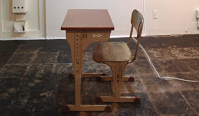 長坂常氏となかむらしゅうへい氏による「FlatProjectシリーズ」から登場したスクールデスク「Flat School Desk」