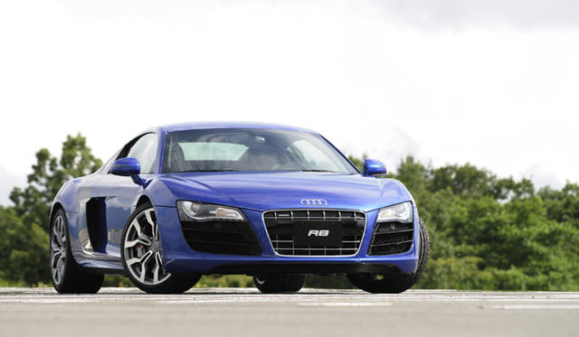 <b>Audi R8 5.2 FSI quattro｜アウディ R8 5.2 FSI  クワトロ</b>