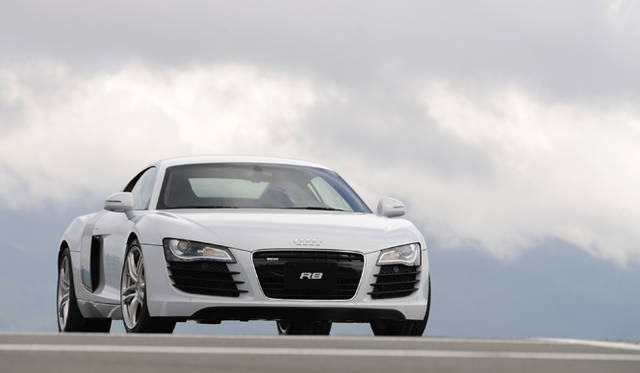 <b>Audi R8 4.2 FSI quattro｜アウディ R8 4.2 FSI クワトロ</b>