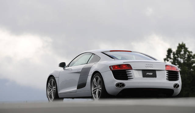 <b>Audi R8 4.2 FSI quattro｜アウディ R8 4.2 FSI クワトロ</b>