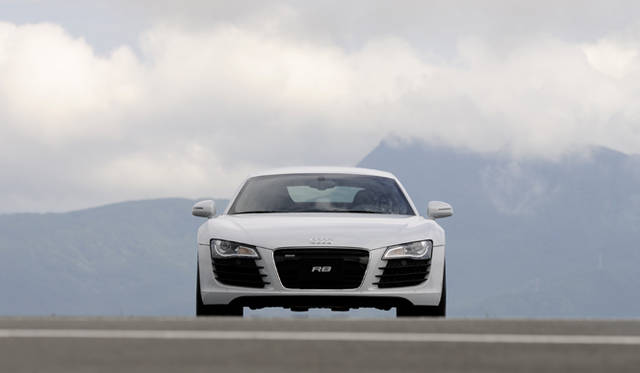 <b>Audi R8 4.2 FSI quattro｜アウディ R8 4.2 FSI クワトロ</b>