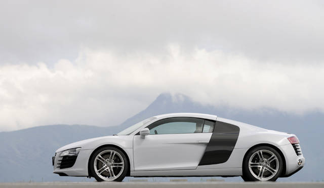 <b>Audi R8 4.2 FSI quattro｜アウディ R8 4.2 FSI クワトロ</b>