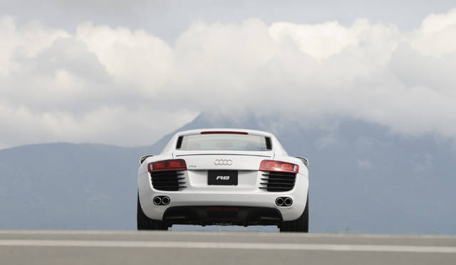 <b>Audi R8 4.2 FSI quattro｜アウディ R8 4.2 FSI クワトロ</b>
