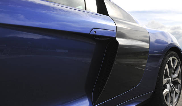 <b>Audi R8 5.2 FSI quattro｜アウディ R8 5.2 FSI クワトロ</b>