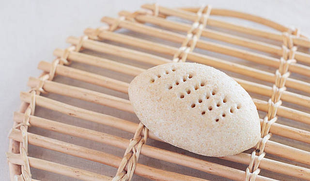 <b>アコルト（der Akkord）</b><br>数種類の豆と野菜、昆布を、オリジナルスパイスで長時間煮込んだ特製カレー入り。（焼き上がり予定時間11時）。504円