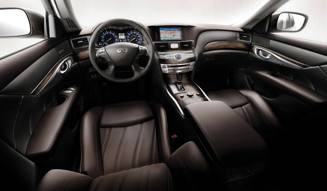 <b>INFINITY M｜インフィニティ M</b>