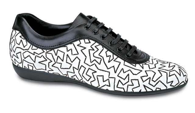 <b>Salvatore Ferragamo for Yohji Yamamoto</b> シューズ「LALA」 8万2950円