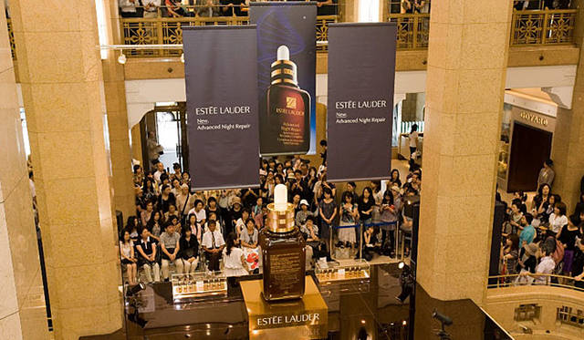 エスティ ローダー「アドバンス ナイト リぺア SR コンプレックス」発売記念イベント