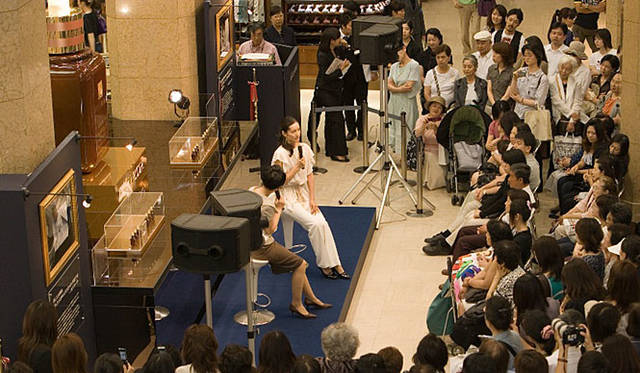 エスティ ローダー「アドバンス ナイト リぺア SR コンプレックス」発売記念イベント