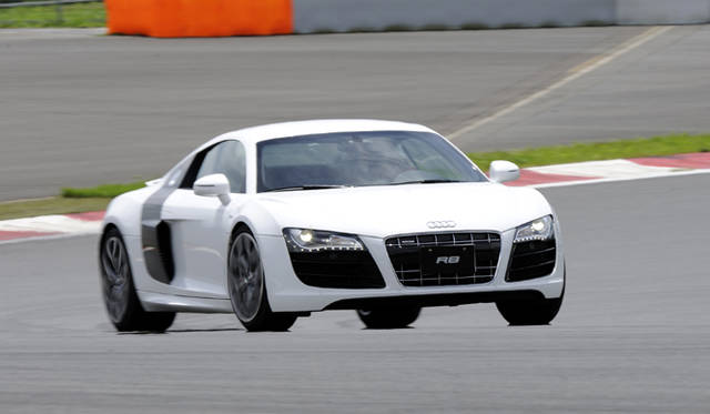 <b>Audi R8 5.2 FSI quattro｜アウディ R8 5.2 FSI クワトロ</b>