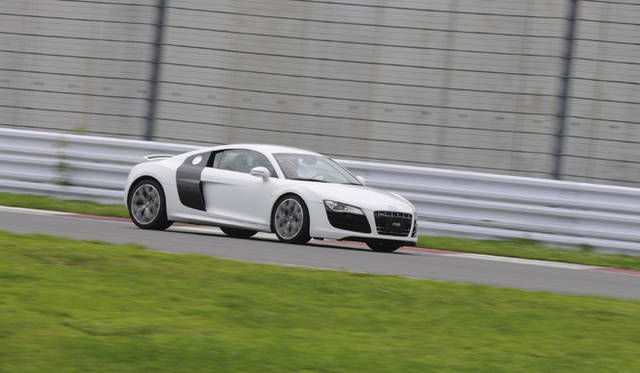<b>Audi R8 5.2 FSI quattro｜アウディ R8 5.2 FSI クワトロ</b>