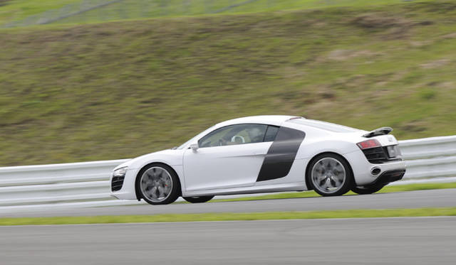 <b>Audi R8 5.2 FSI quattro｜アウディ R8 5.2 FSI クワトロ</b>