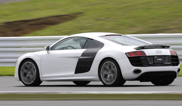 <b>Audi R8 5.2 FSI quattro｜アウディ R8 5.2 FSI クワトロ</b>
