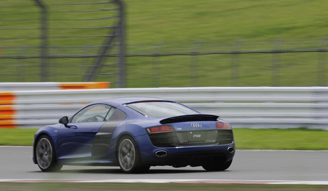 <b>Audi R8 5.2 FSI quattro｜アウディ R8 5.2 FSI クワトロ</b>