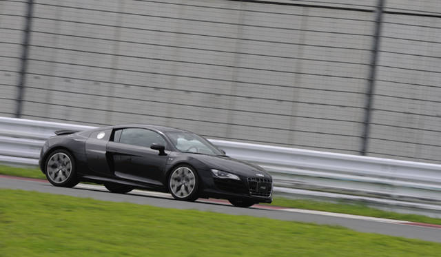 <b>Audi R8 5.2 FSI quattro｜アウディ R8 5.2 FSI クワトロ</b>