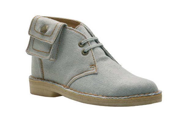 クラークス オリジナルズ デザートブーツ誕生60周年特別記念モデル「Denim Blue」1万6590円（ウィメンズ）