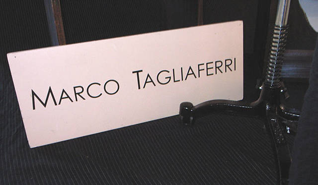 <strong>「MARCO TAGLIAFERRI（マルコ・タリアフェリ）」</strong> 2009-10秋冬コレクション展示会場より