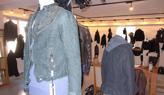 <strong>「MARCO TAGLIAFERRI（マルコ・タリアフェリ）」</strong> 2009-10秋冬コレクション展示会場より