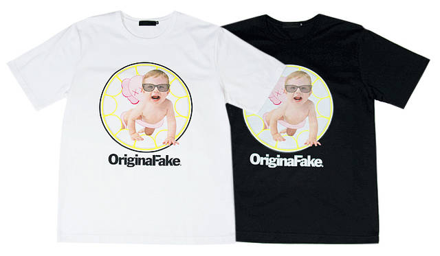 <b>OriginalFake「BABY CRAWLING II」各7000円 2009年9月2日（水）発売予定</b><br>KAWSのアイコン「CIRCLE TEETH」をバックに、KAWSのキャラクター「BENDY」が絡まったキャッチーな赤ちゃんという人気の高いデザインを大胆にもかけあわせたTシャツ