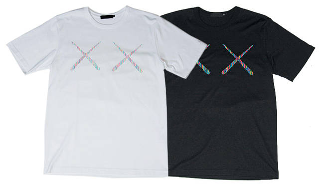 <b>OriginalFake「X-EYES STRIPE II」各7000円 2009年9月2日（水）発売予定</b><br>たくさんの蛍光色カラーにてKAWSのアイコン「×」柄をストライプにて表現したTシャツ。