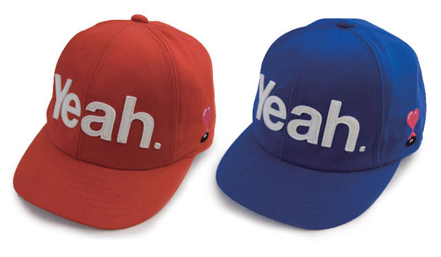 <b>FABRICK Protégé「ジュヌヴィエーヴ CYCLING CAP」各6825円 2009年9月2日（水）発売予定</b><br>フランスのアーティスト、ジュヌヴィエーヴ・ゴクレールの定番、タイポグラフィーで「YEAH」をフェルトワッペンにてフロントにあしらったツバが短めのサイクリングキャップ。伊勢丹新宿店限定アイテム