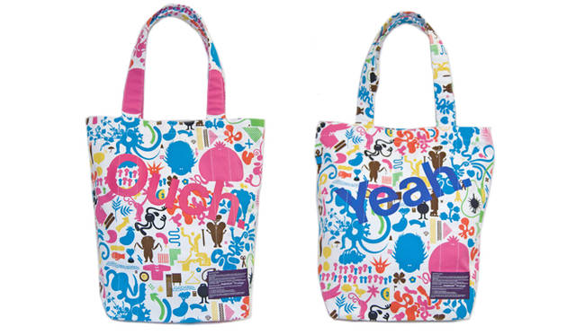<b>FABRICK Protégé「ジュヌヴィエーヴ TOTE BAG」各9450円 2009年9月2日（水）発売予定</b><br>フランスのアーティスト、ジュヌヴィエーヴ・ゴクレールがデザインしたテキスタイルを使用したトートバッグ。「YEAH」「OUCH」の文字が大きくプリントされている。伊勢丹新宿店限定アイテム