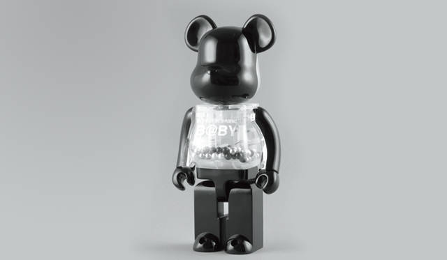 <b>MEDICOM TOY（BE@RBRICK）　「MY FIRST BE@RBRICK 400％ B@BY (BLACK & SILVER ver.）」7140円 2009年9月5日（土）発売予定</b><br>タレント・千秋さんデザインのMY FIRST BE@RBRICKを黒とシルバーのカラーリングにてソリッドなイメージで表現した400％ BE@RBRICK。全高約28.0cm。伊勢丹新宿店、1/6計画限定アイテム